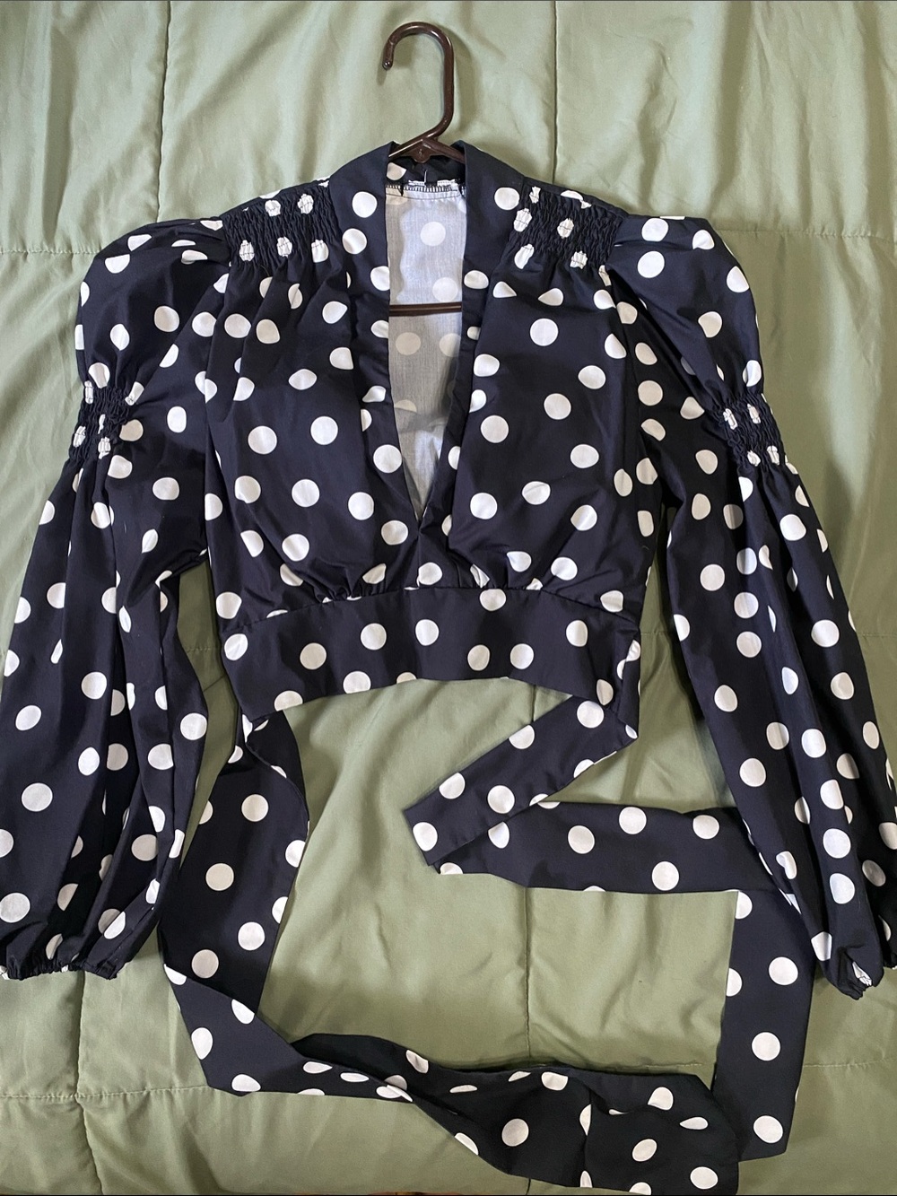 Fashion Nova Black and White Polka Dot Tie-Front Puff Sleeve Crop Top